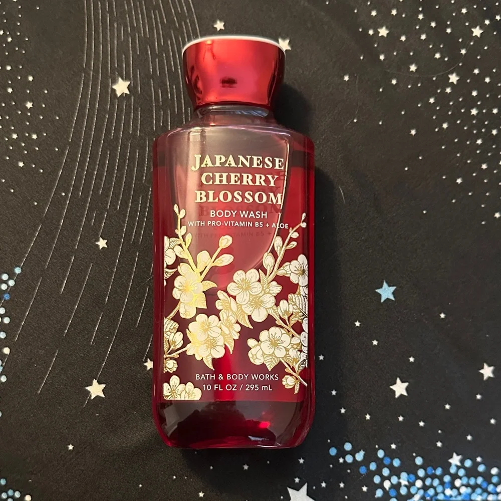 Bath & Body Works Japanese Cherry Blossom Body Wash - Red and White - Picture 1 of 2